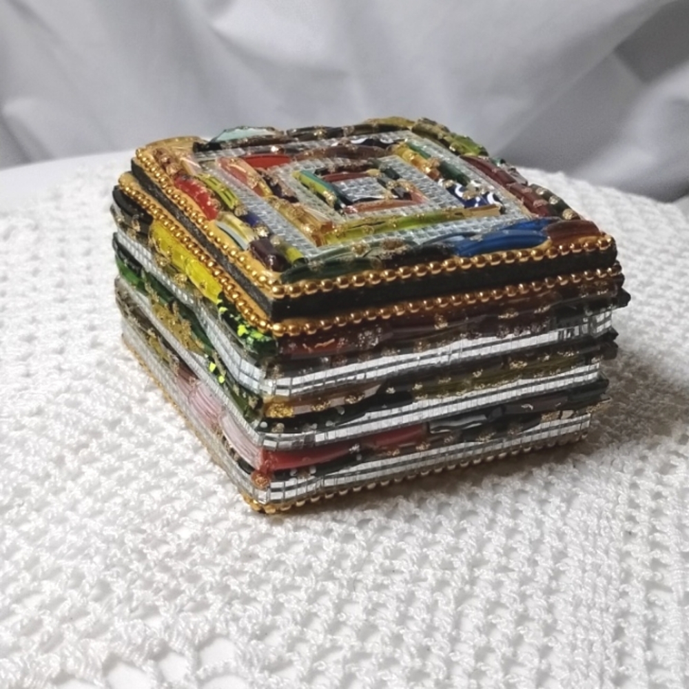 Trinket Box Handmade Beaded - Picture 6 of 7